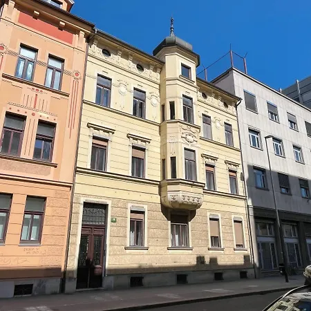 Cozy With Secret Garden Apartment Laibach